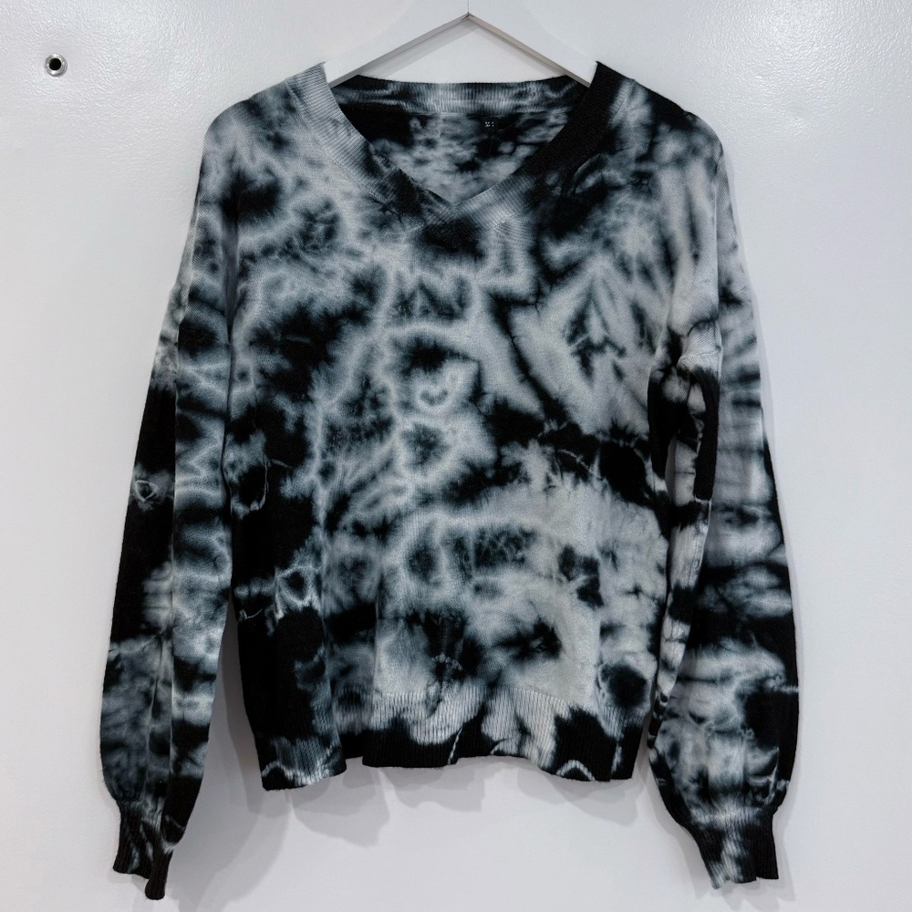 V-neck Black, Grey, and White Tie Dye Lightweight Sweater. Size Small.